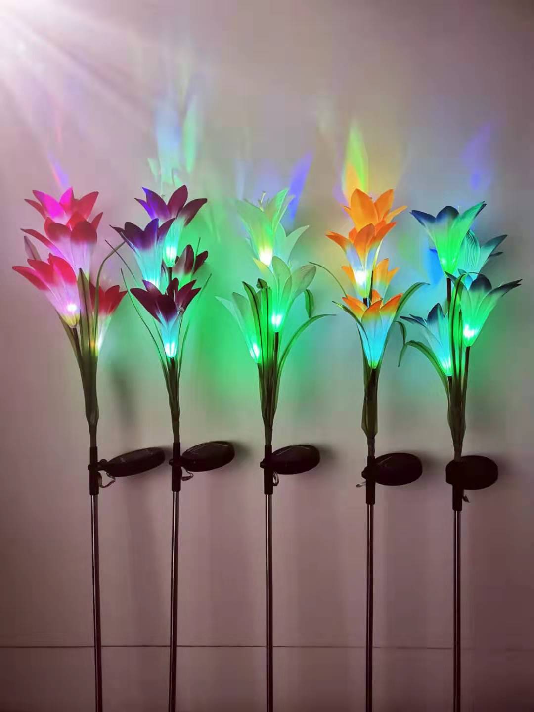亚马逊太阳能花灯 LED七彩花 4头百合花 户外别墅草坪花灯具-阿里巴巴