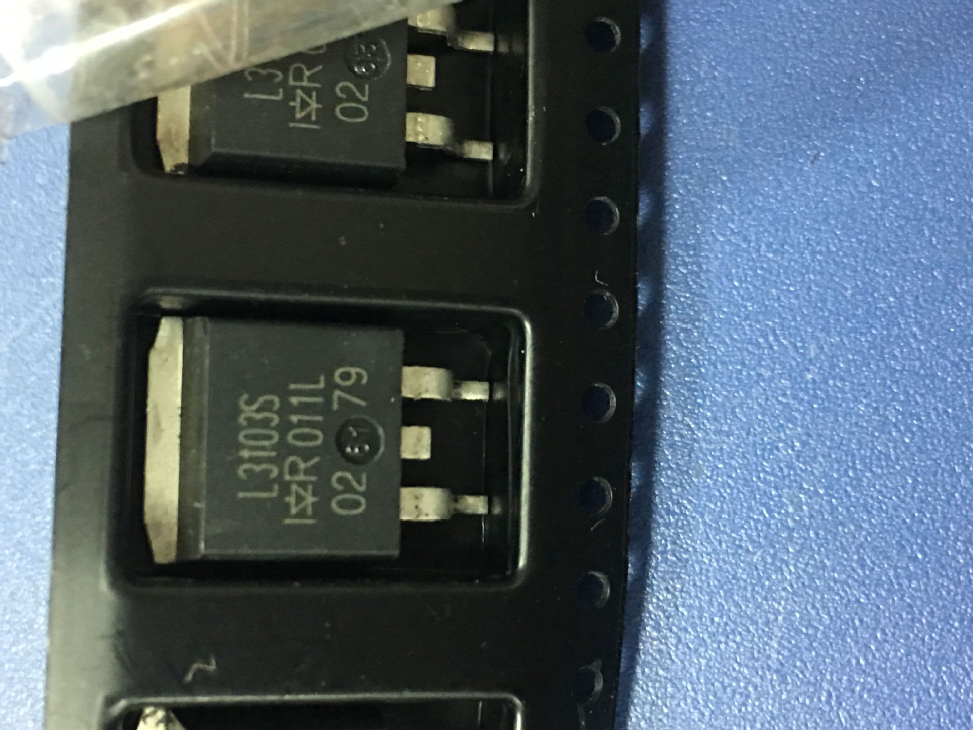 原装进口拆机 IRL3103S L3103S TO-263 供三极管 场效应管