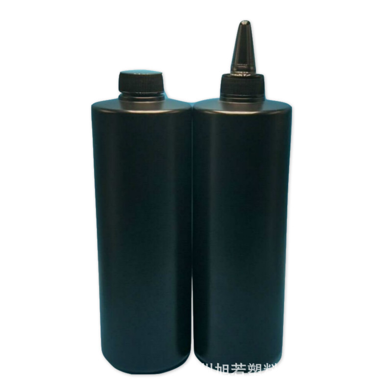 シリーズの黒い尖った瓶のふたを押して、一リットルのプラスチックの瓶を押します。