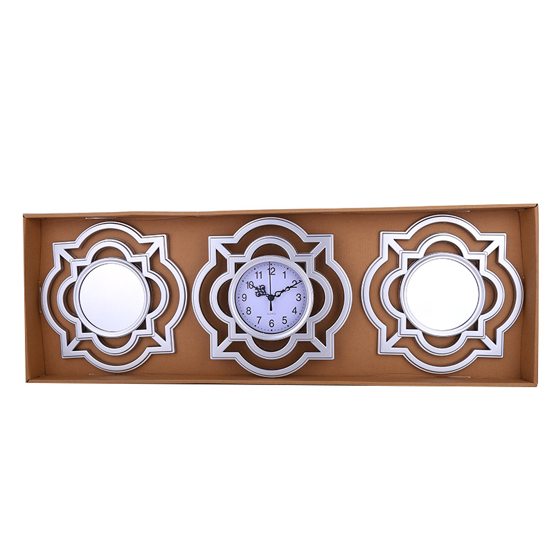 Espejo de pared simple de estilo europeo reloj de alarma de tres piezas espejo de baño HD salón tocador espejo decorativo