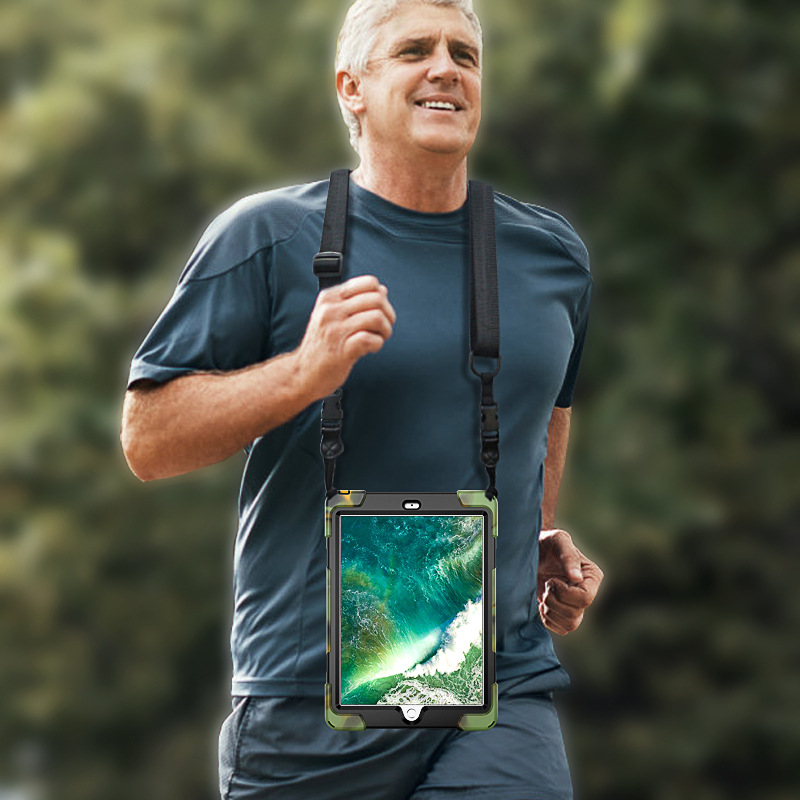 ipad 2017 带笔迷彩绿色背带展示图 副本.jpg