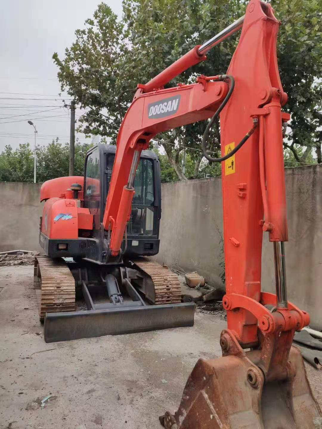 6吨 斗山 二手小型挖掘机  DH60