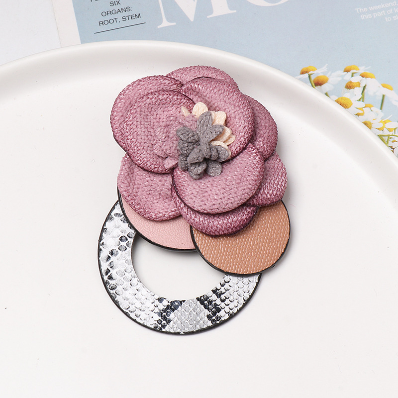 Flower Geometry Women Leather Brooch display picture 6