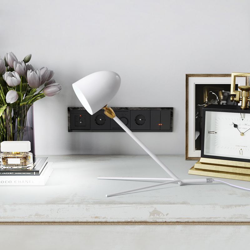 北欧简约现代客厅卧室床头灯具创意个性弹头铁艺led书房阅读台灯