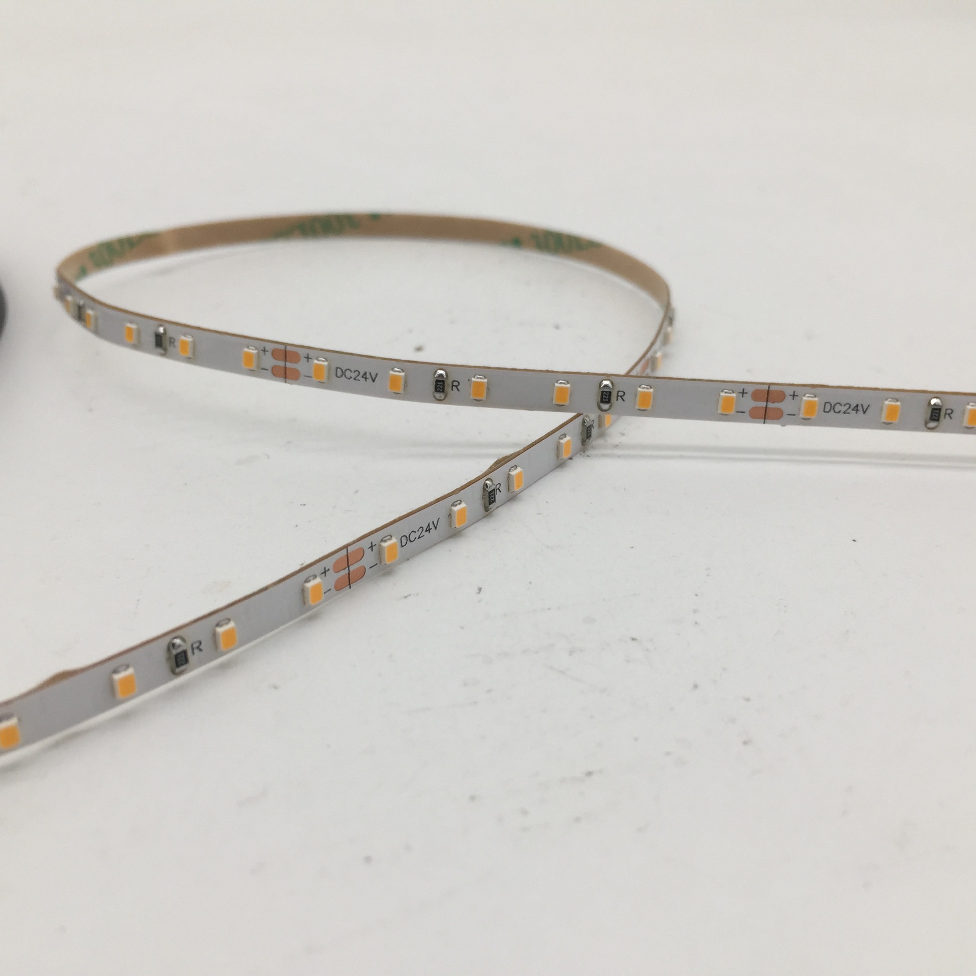 2216 tira de luz 120 luz 4mm ancho de la placa de baja tensión 24V parche flexible barra de luz LED pantalla de alta dedo Personalización de fábrica