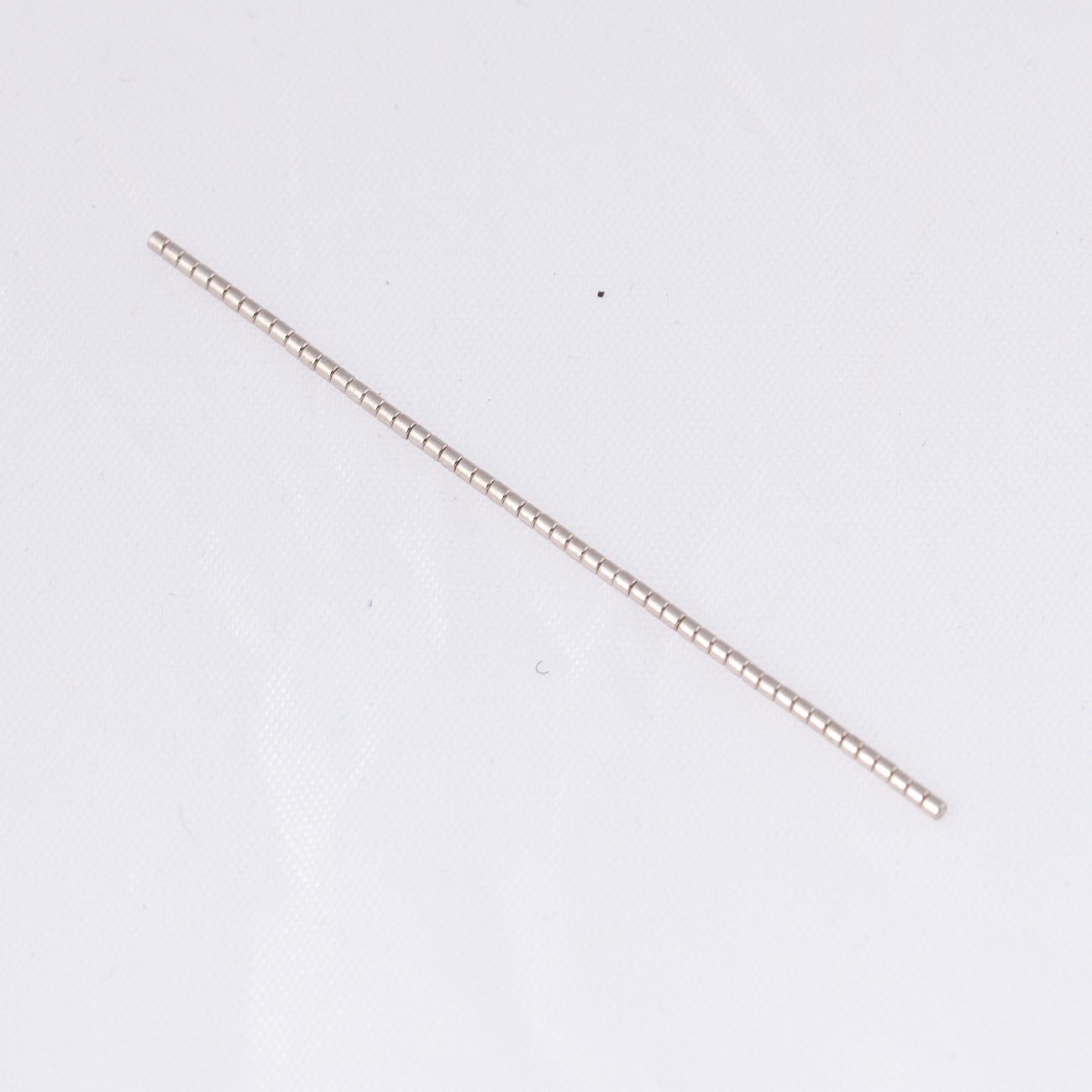 供应1*1mm、1*2mm等微小强磁铁、可按要求按图纸强力充磁微磁