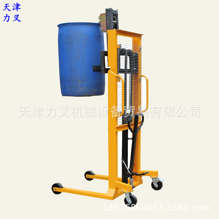 供应400KG升高1.5/2米油桶升高搬运叉车 手动圆桶升降装载机