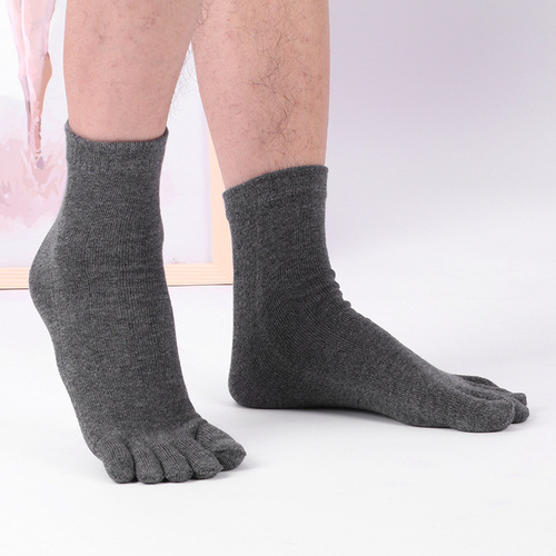 10 pairs of free shipping men's pure cotton medium crew toe socks, breathable four-season autumn and winter toe socks, direct sale from the manufacturer