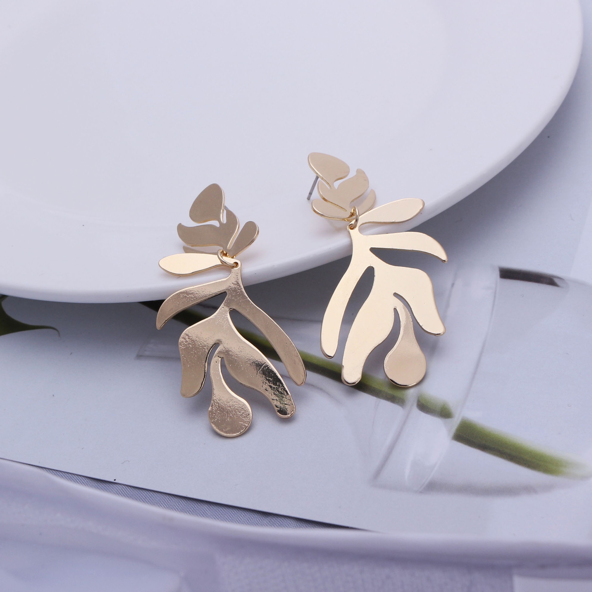 Wholesale Jewelry 1 Pair Simple Style Leaf Alloy Drop Earrings display picture 4