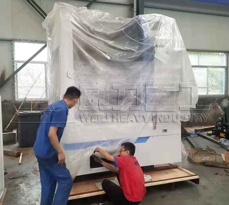 立車準備裝箱發貨