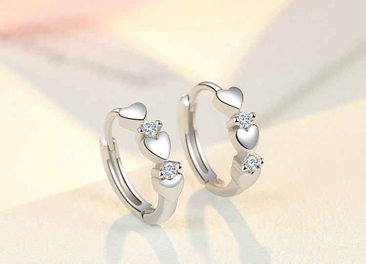 1 Pair Fashion Heart Shape Copper Inlaid Zircon Earrings display picture 4