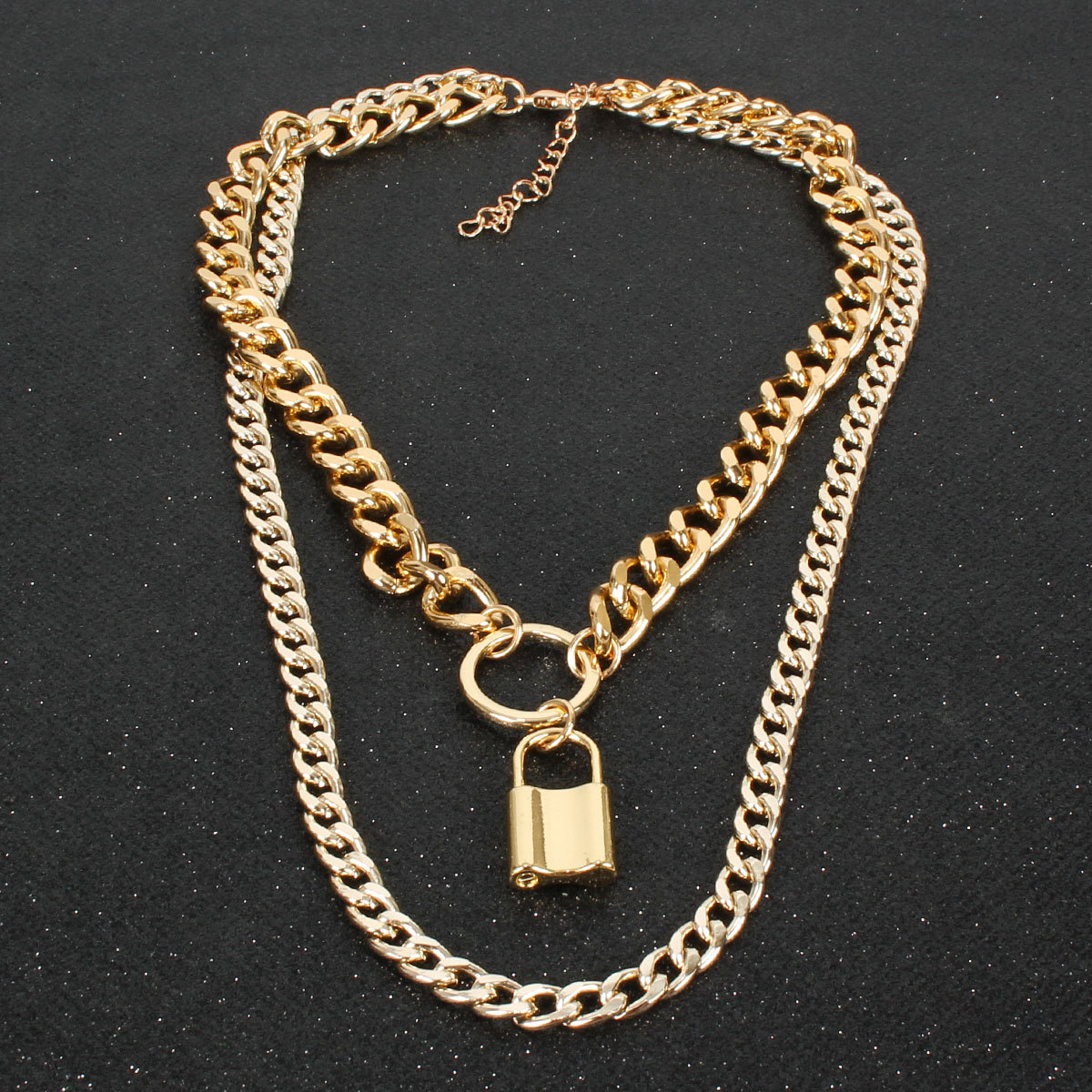 Simple Chain Necklace Female Summer Beach Lock Multi-layer Alloy Necklace Creative display picture 6