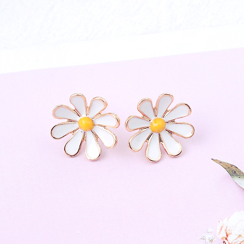 E982198d Mode Petit Frais Fleur Boucles D'oreilles Femme Coréenne 925 Argent Aiguille Simple Et Compact Fille Daisy Stud Boucles D'oreilles display picture 4