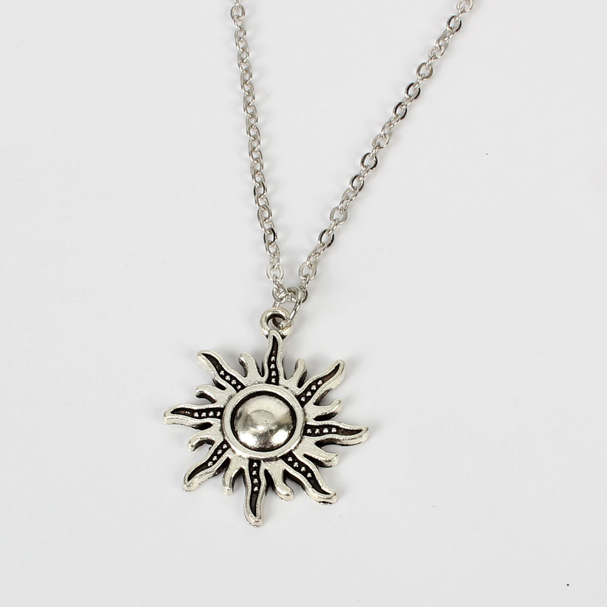 Simple Sun Flower Pendant Fashion Popular Necklace Women display picture 2