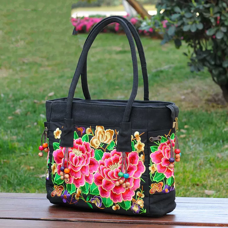 厂家直销新款云南民族风包包绣花女肩挎包刺绣珠珠包帆布手提大包