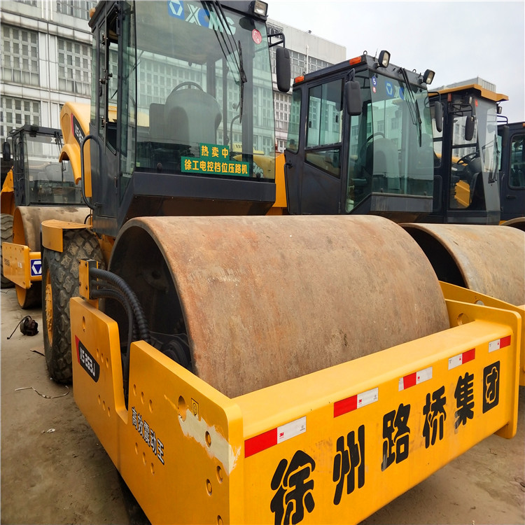 Año del Tigre auspicioso Xugong Liugong transferencia personal 22 toneladas / 26 toneladas rodillo vibratorio