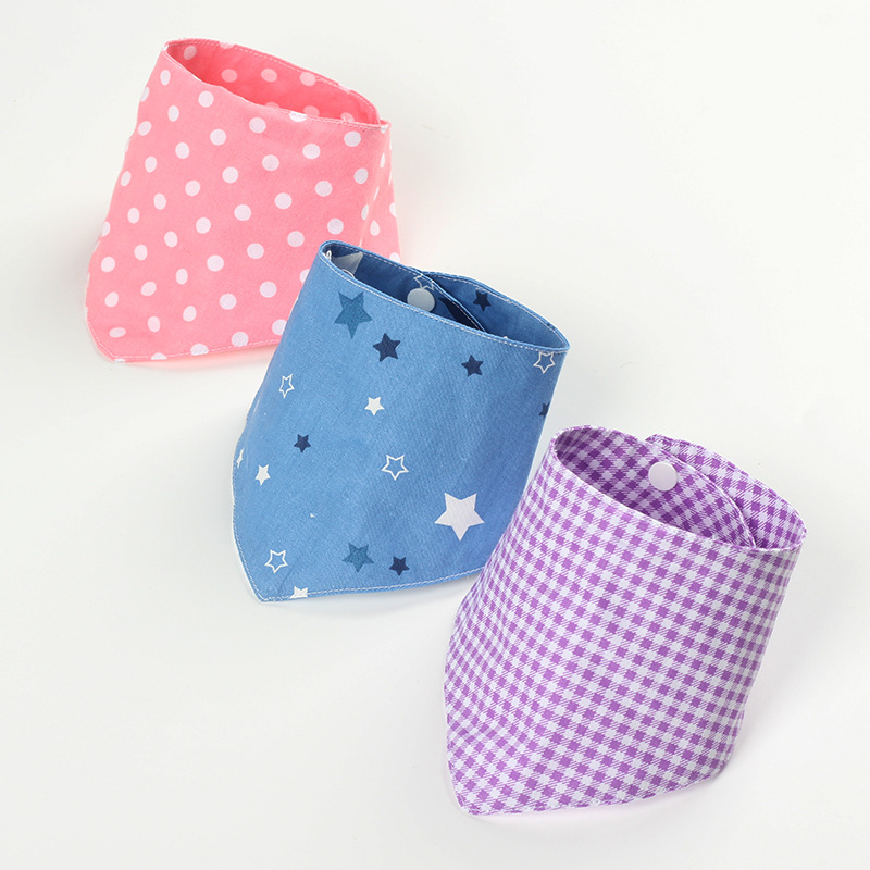 跨境寵物新款貓咪三角巾口水巾按扣款貓領(lǐng)巾卡通三角圍嘴貓狗通用