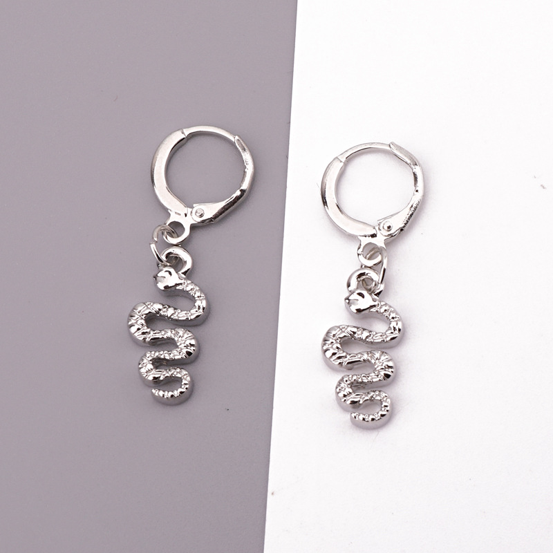 Punk Cute Curly Little Snake Pendant Ear Ring Trend Mini Animal Earrings Wholesale Nihaojewelry display picture 3