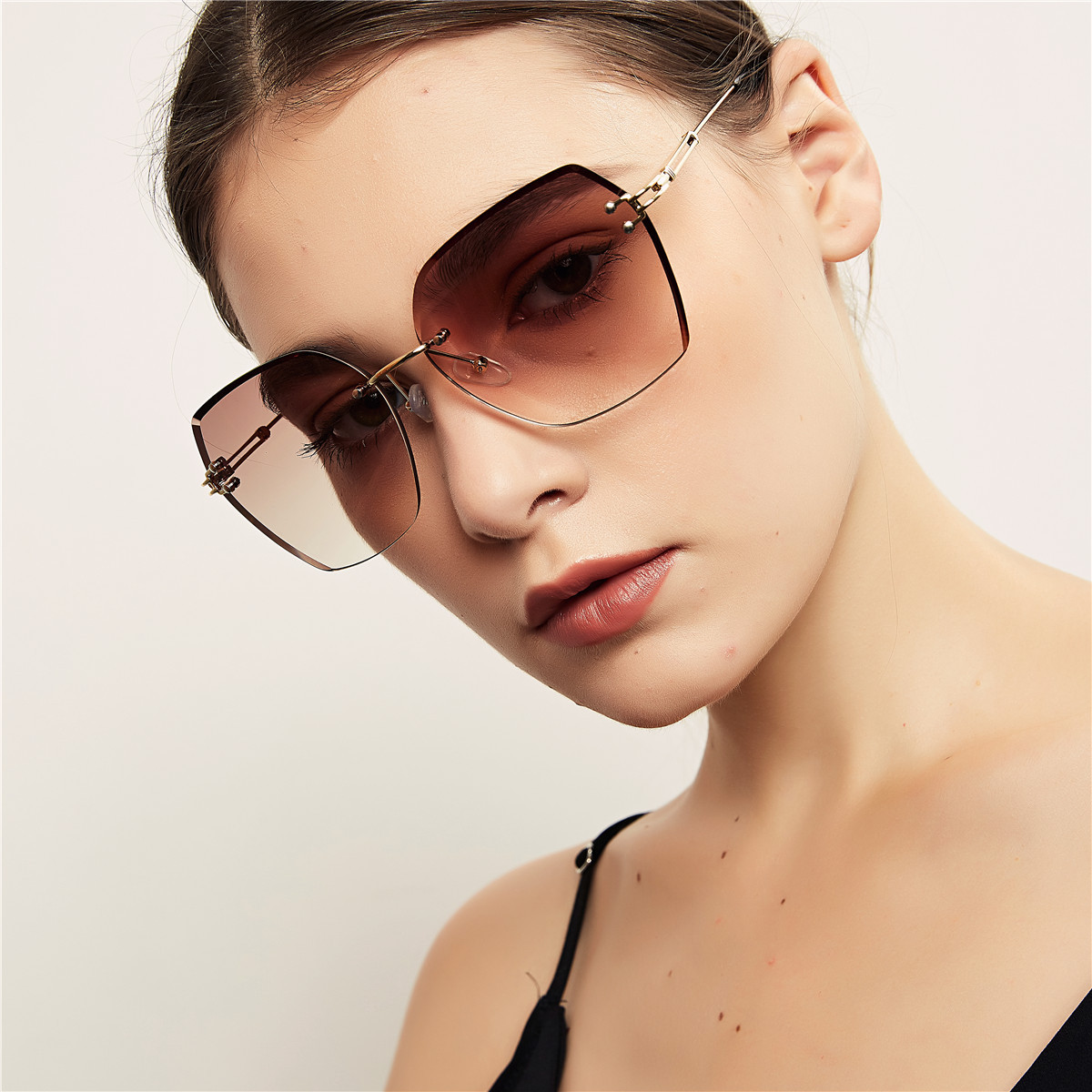 Retro Women's Sunglasses display picture 2