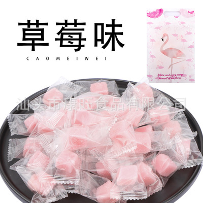 wholesale Strawberry cake strawberry Soft cake Strawberry Soft sweets Independent packing 1.5*1.5 30 Jin/Box