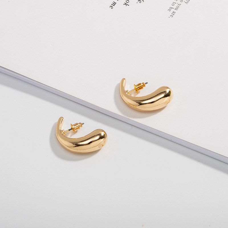 Fashion Moon Shape Golden Earrings display picture 5