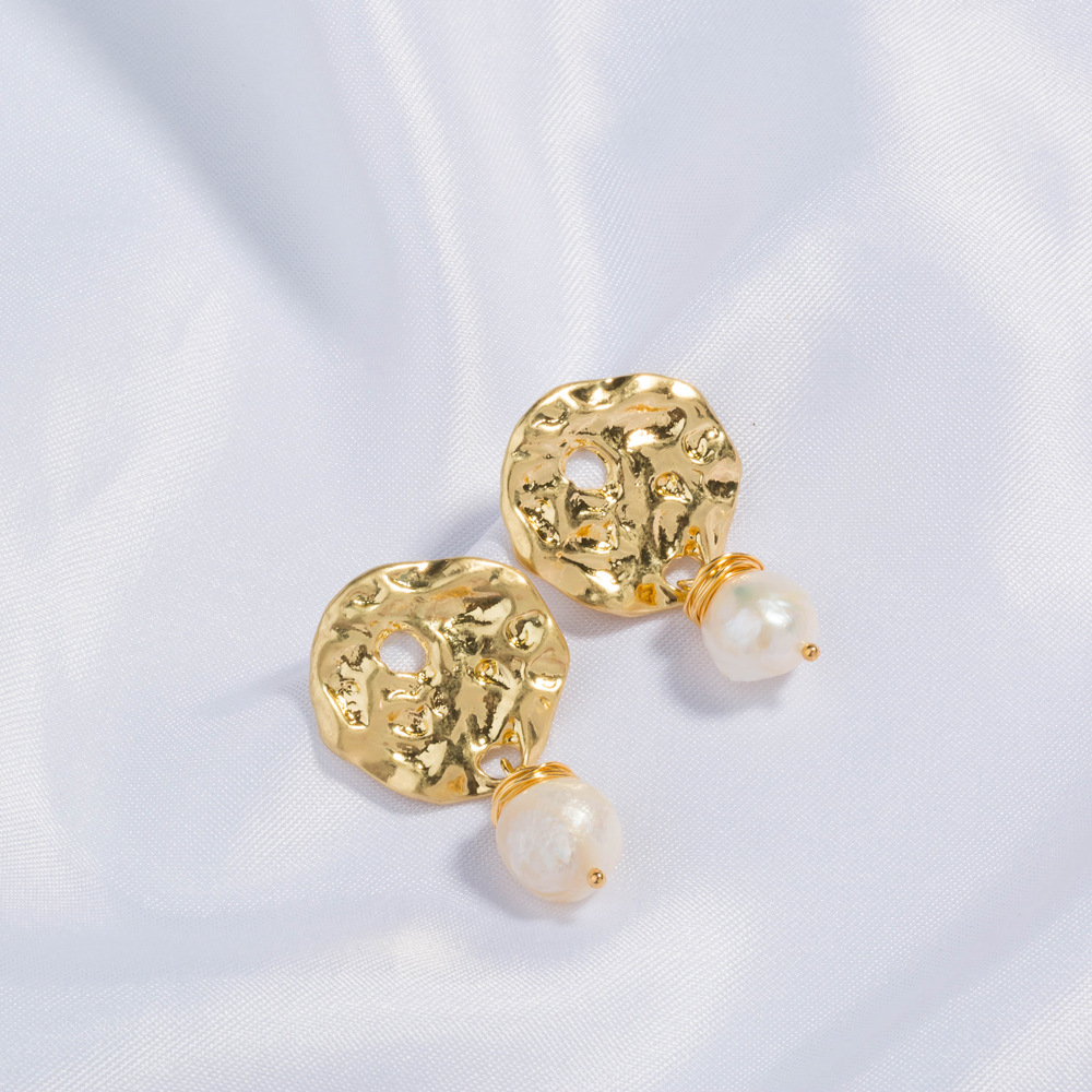 Fashion Special-shaped Natural Freshwater Pearl Earrings display picture 5