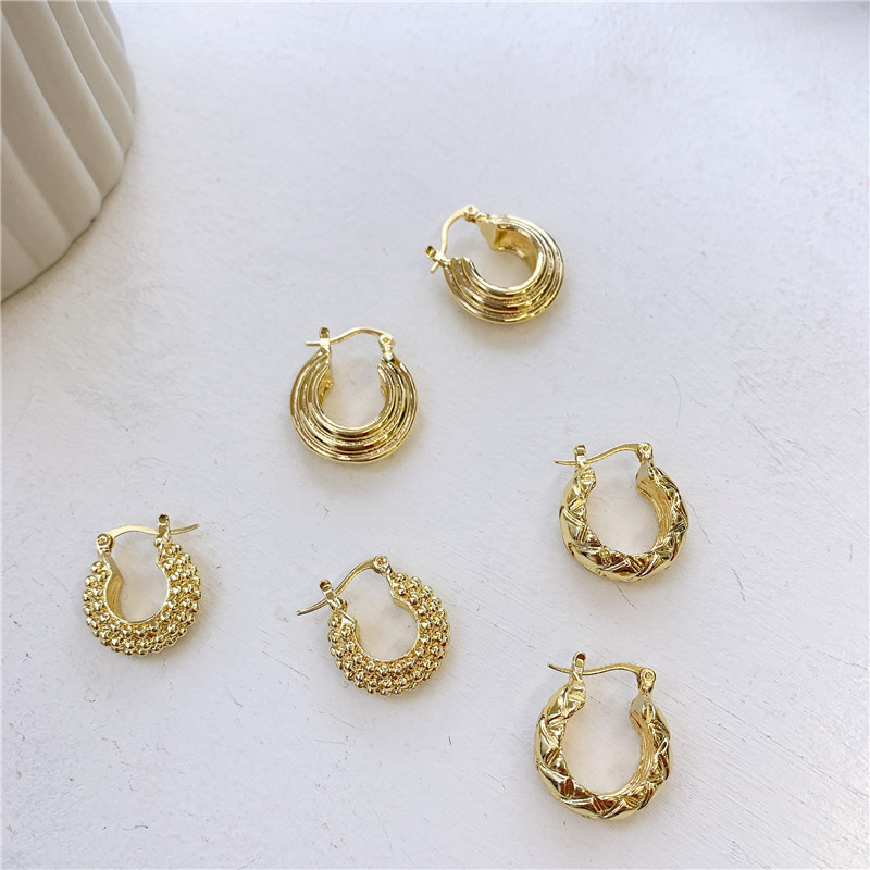 Exaggerated Hoop Round Earrings Female Retro Premium Texture Ring Earrings display picture 19