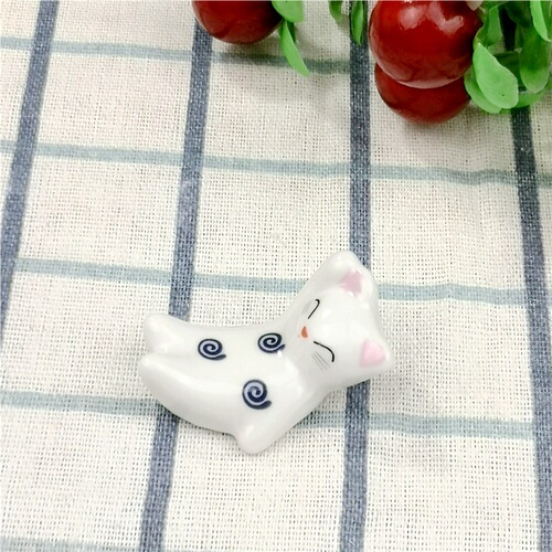 Cute bunny chopstick holder kitten ceramic handicraft table decoration Japanese hotel home chopstick holder chopstick pillow