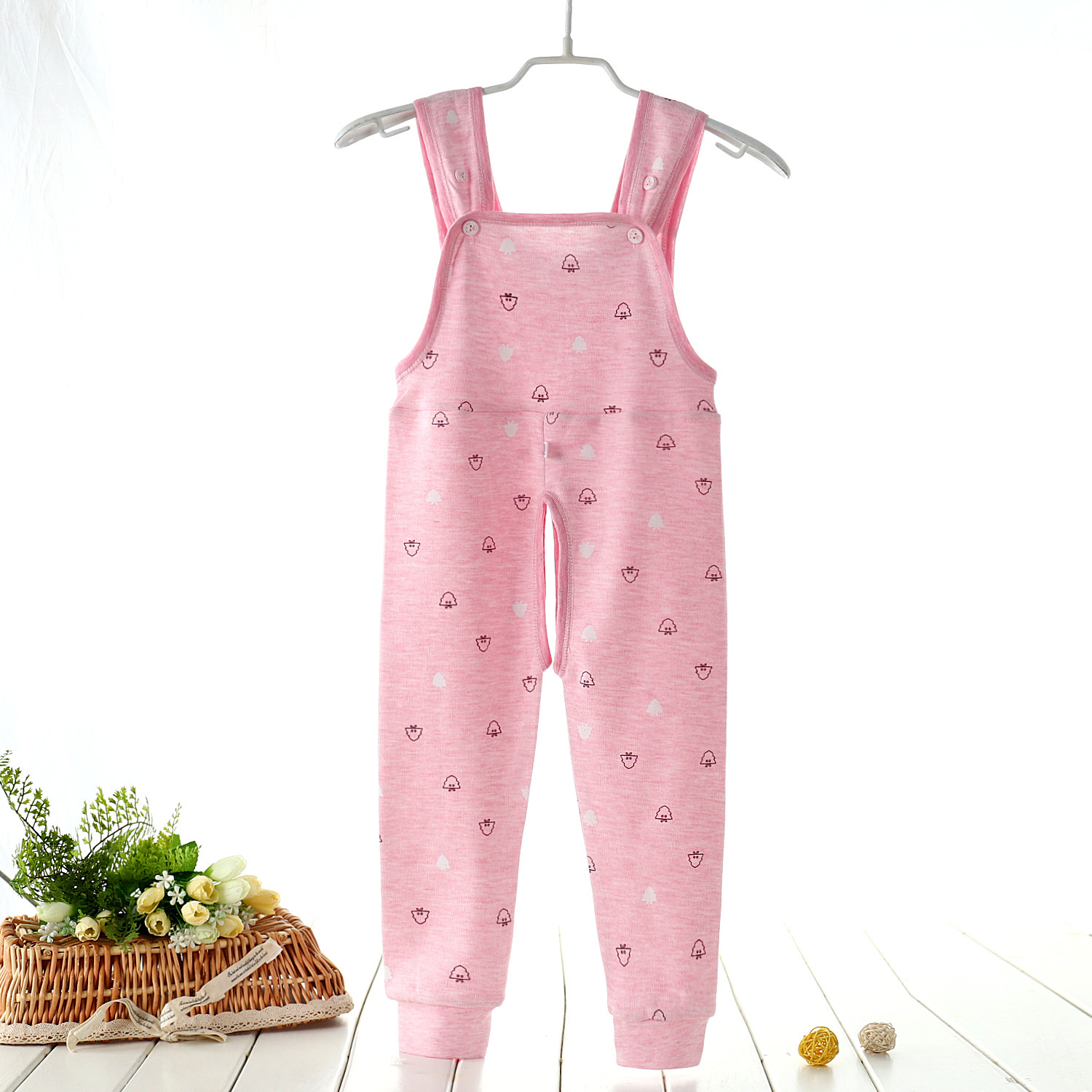 Цвет хлопка розовый черно -белый дерево