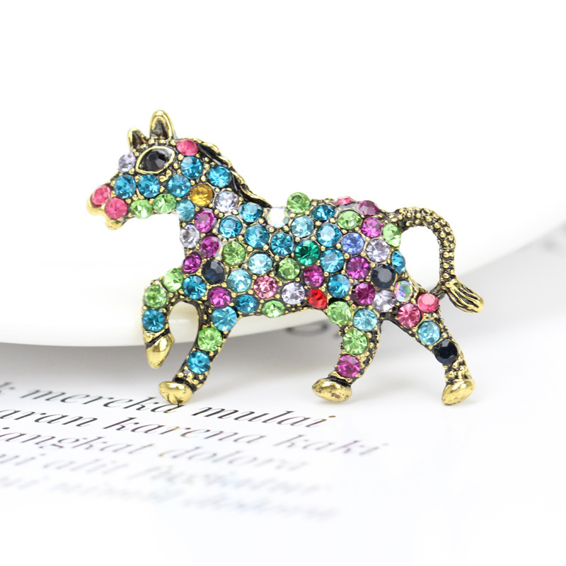 Moda Retro Diamante Manchado Pony Broche Animal Exquisita Joyería display picture 3