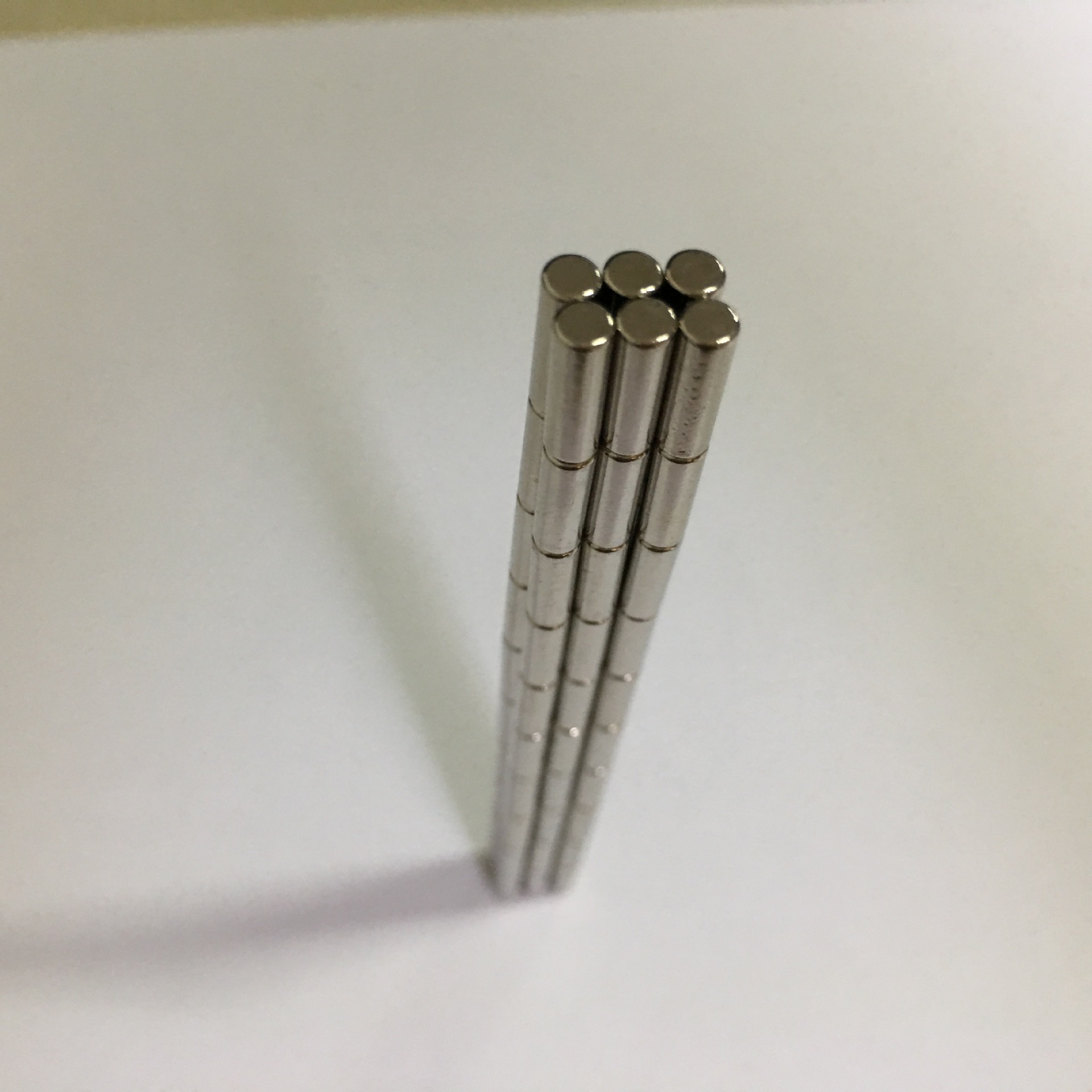 厂家直销 强磁4*10 磁铁 吸铁石 强磁铁 圆柱形钕铁硼强磁铁4x10