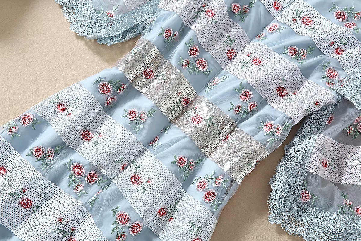 1219-05 珠片绣小花连衣裙码数SMLXL颜色蓝色杏粉色