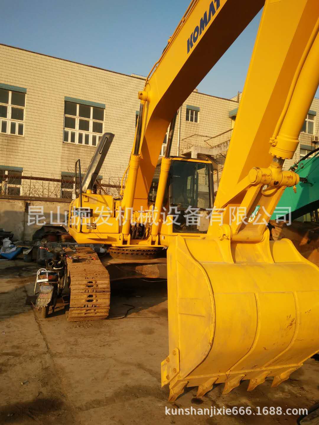 KOMATSU小松PC220-8二手挖掘机出售