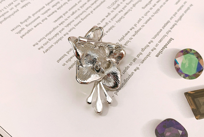 Simple And Stylish Pearl Brooch Female Crystal Wholesale display picture 7