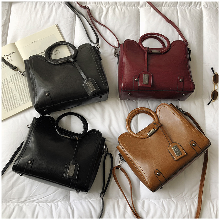 Women's Large Pu Leather Solid Color Vintage Style Zipper Handbag display picture 3