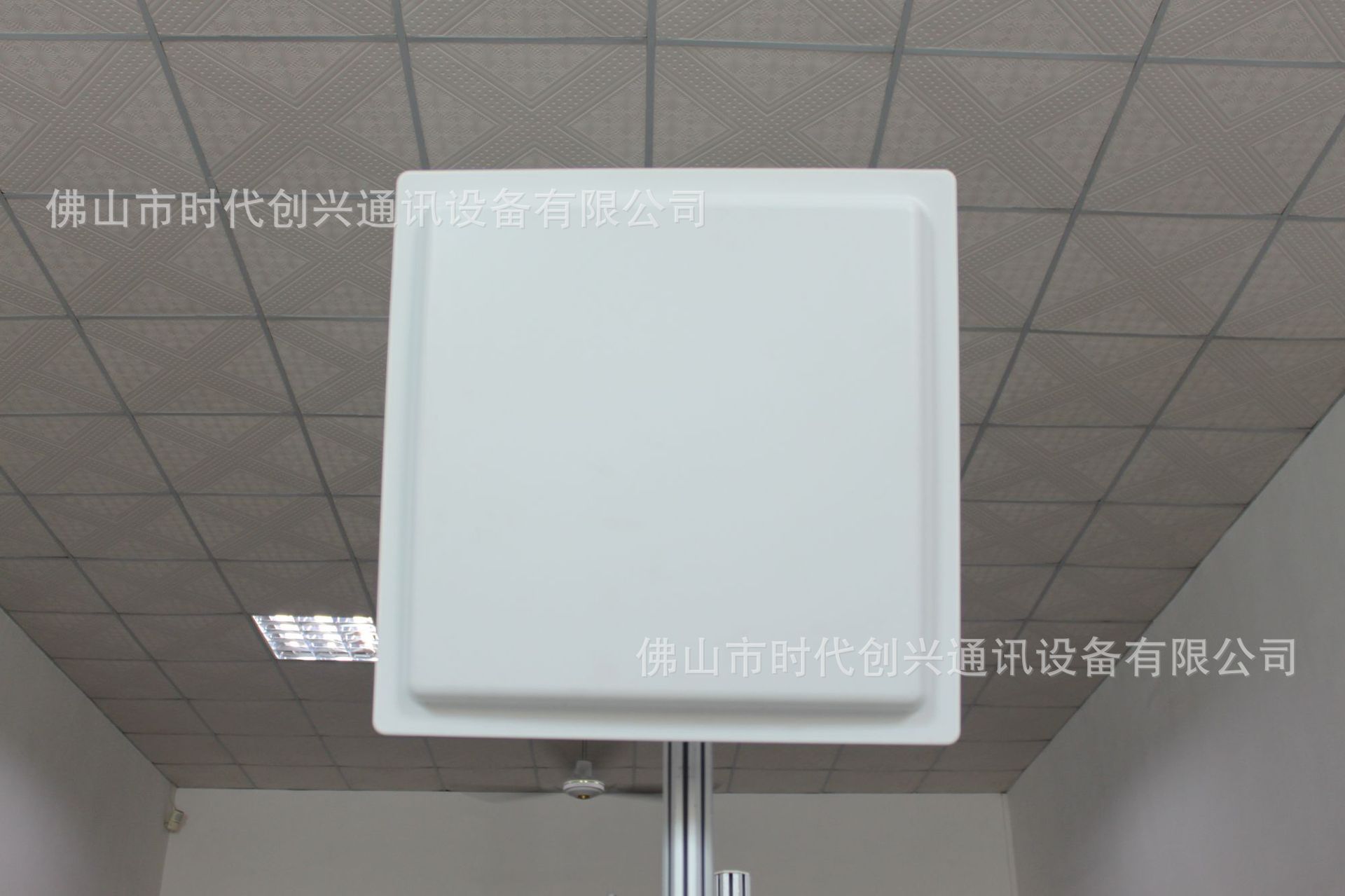 TA-RFID900-12dbiRFID线极化板状壁挂天线448x445x40mm
