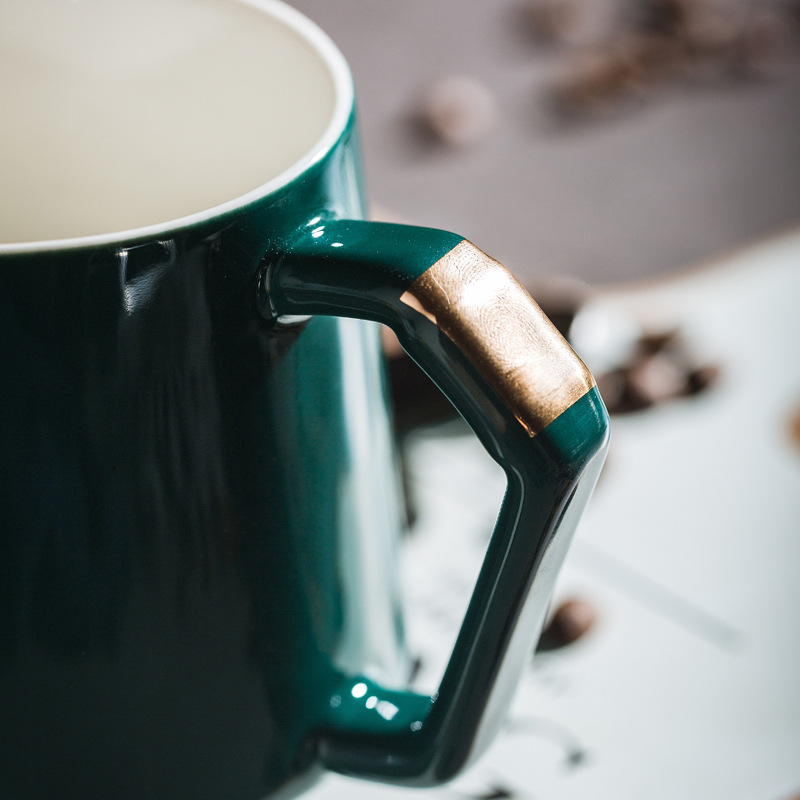 Taza de oro, taza de cerámica, taza de café, taza de agua, con tapa sin agujeros a prueba de polvo, cuchara, posavasos, LOGOTIPO tallado