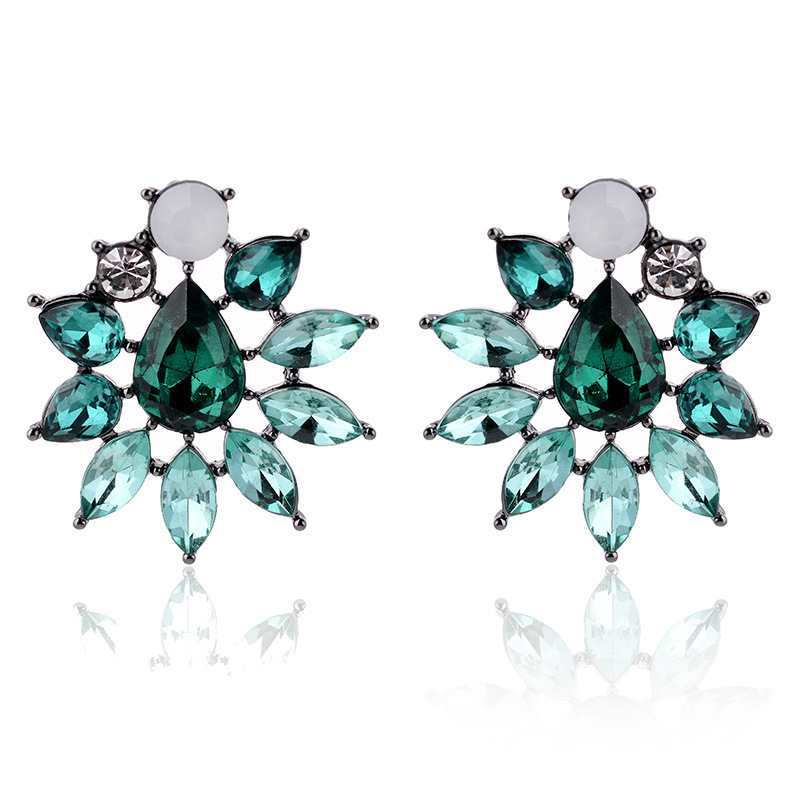 7g Weight Rhinestones Inlay Material Drop Earrings Classification 1 Pair Quantity Daily Occasion Alloy Material Geometric Pattern Women'S Gender Plating Design Retro Style 1 Pair Retro Geometric Alloy Plating Rhinestones Women's Drop Earrings 40