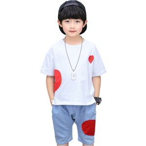 中大童装男童2019夏季新款卡通爱心宽松短袖上衣+牛仔中裤套装