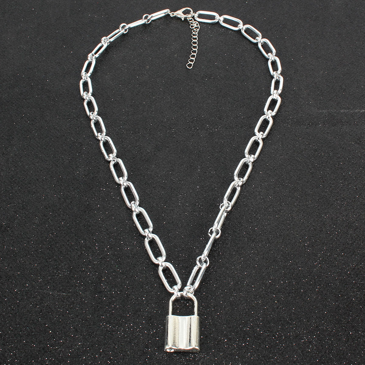 Europäischer Und Amerikanischer Grenz Überschreiten Der Schmuck Persönlichkeit Retro Geometrisch Einfache Necklace Schloss Förmige Temperament Halskette Weiblich 13560 display picture 4