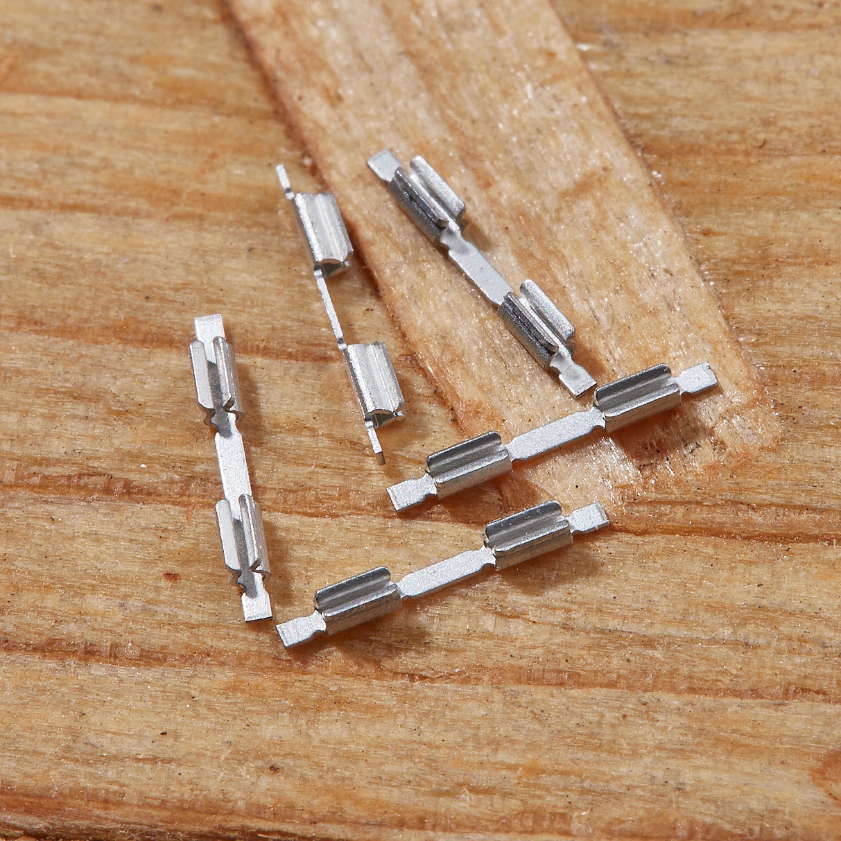 屏蔽罩夹子 PCB板卡扣 屏蔽框 编带包装 现货供应6.5*0.9*0.8mm