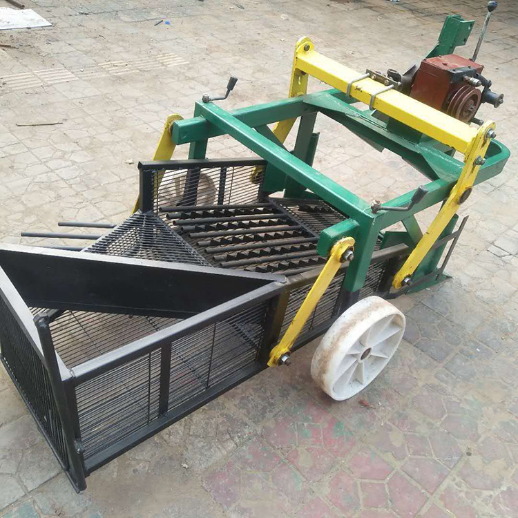 四轮车后输出轴带振动筛花生收获机可收落果铺放整齐平地起垄可用