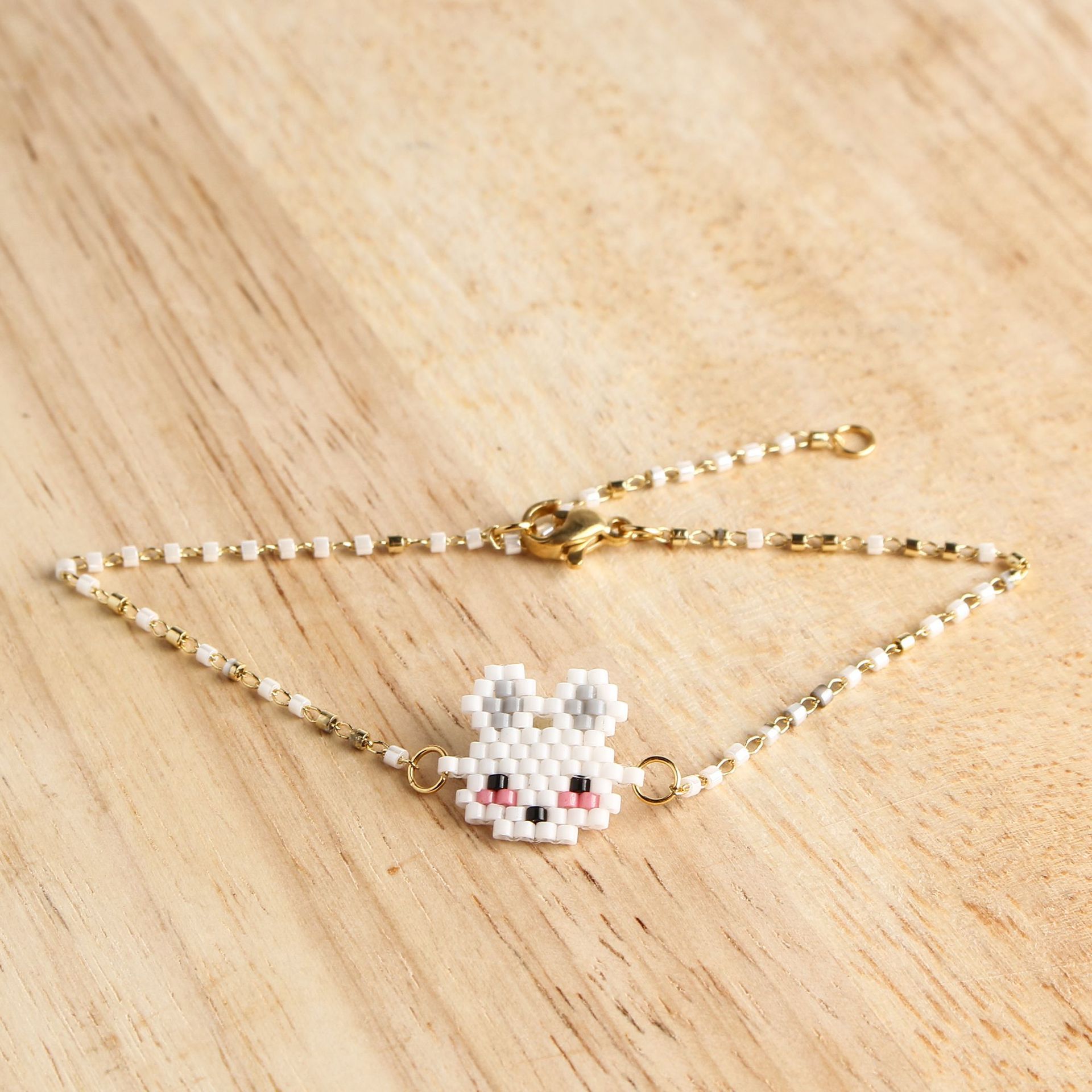 Miyuki Women&#39;s White Rabbit Bracelet display picture 6