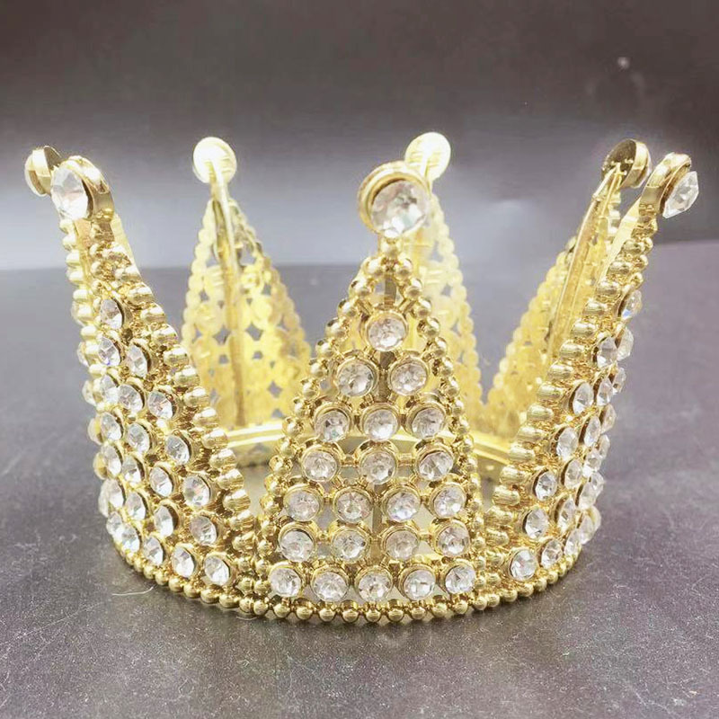 Corona de plástico de siete ángulos de oro