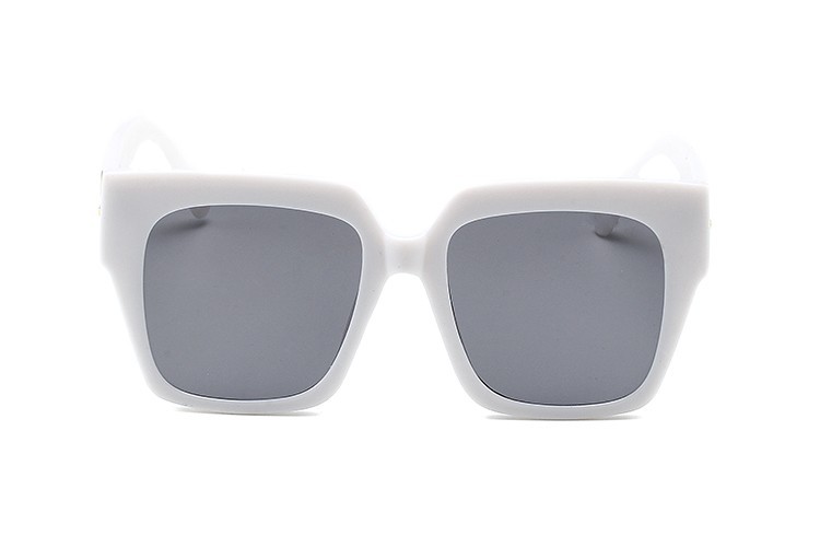 Sonnenbrille in white all gray patches