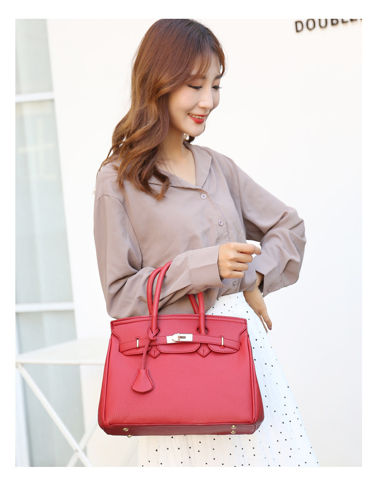 Women's Medium All Seasons Pu Leather Solid Color Fashion Ornament Square Zipper Handbag display picture 3