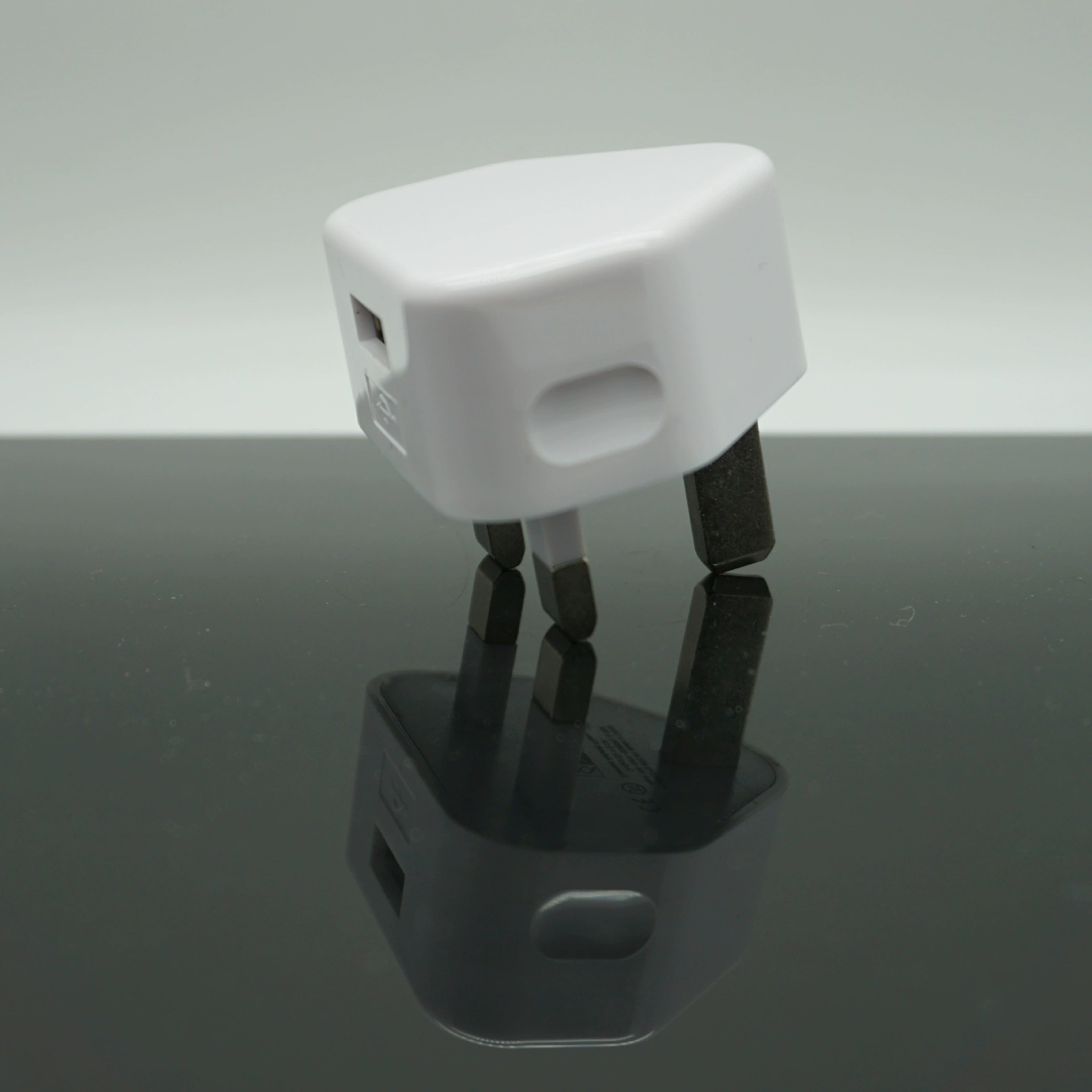 Глобальная внешняя зарядка British 5V2.1A Singapore USB, одноканальный British регулятор