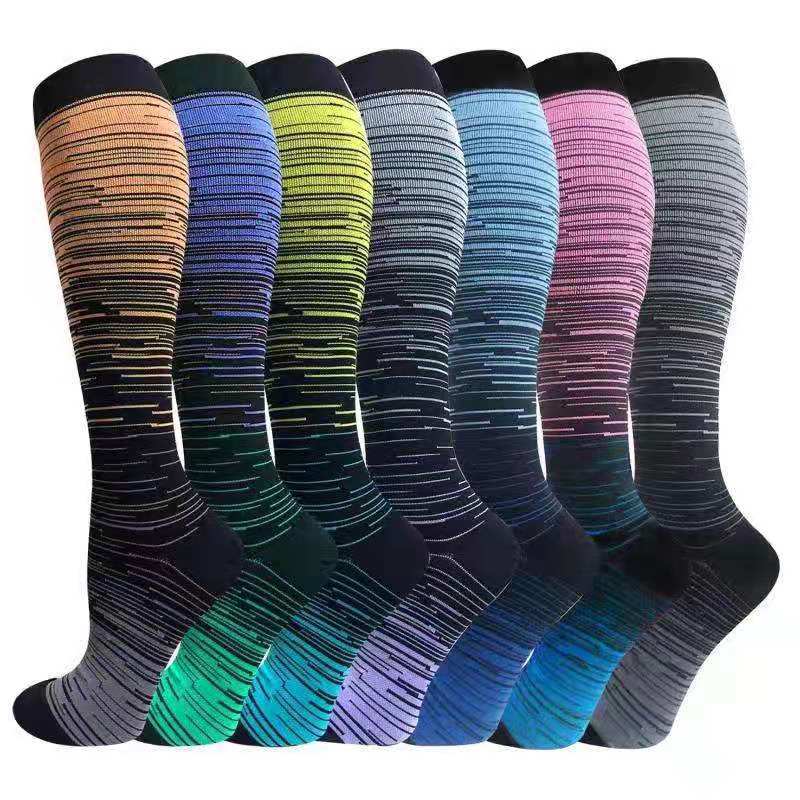 Unisexe Des Sports Dégradé De Couleur Nylon Jacquard Des Chaussettes display picture 2