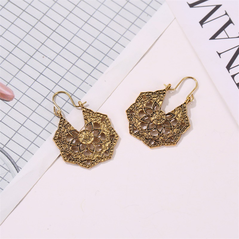 Nihaojewelry Wholesale Jewelry Bohemian Style Metal Hollow Spider Web Ear Buckle display picture 4