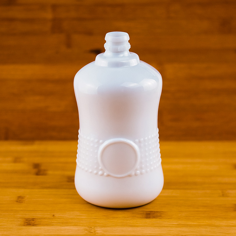 高档制作500ml圆形牙口乳白色陶瓷玻璃瓶 厂家供应一斤装白酒瓶